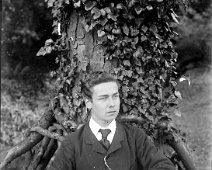 Ernest Original caption: Ernest (1)