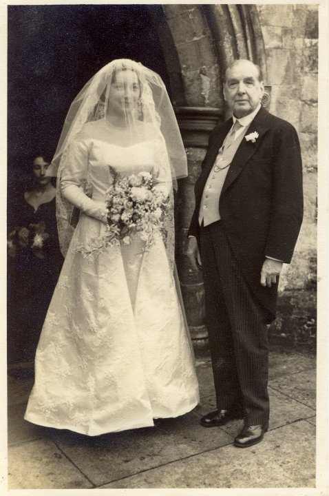 01.TheBrideArrivingWithHerFather