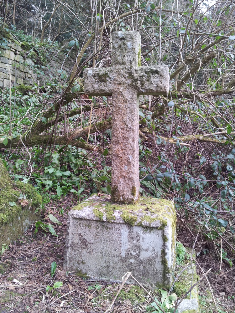 Headstone of Reginald and Cicely Selwyn